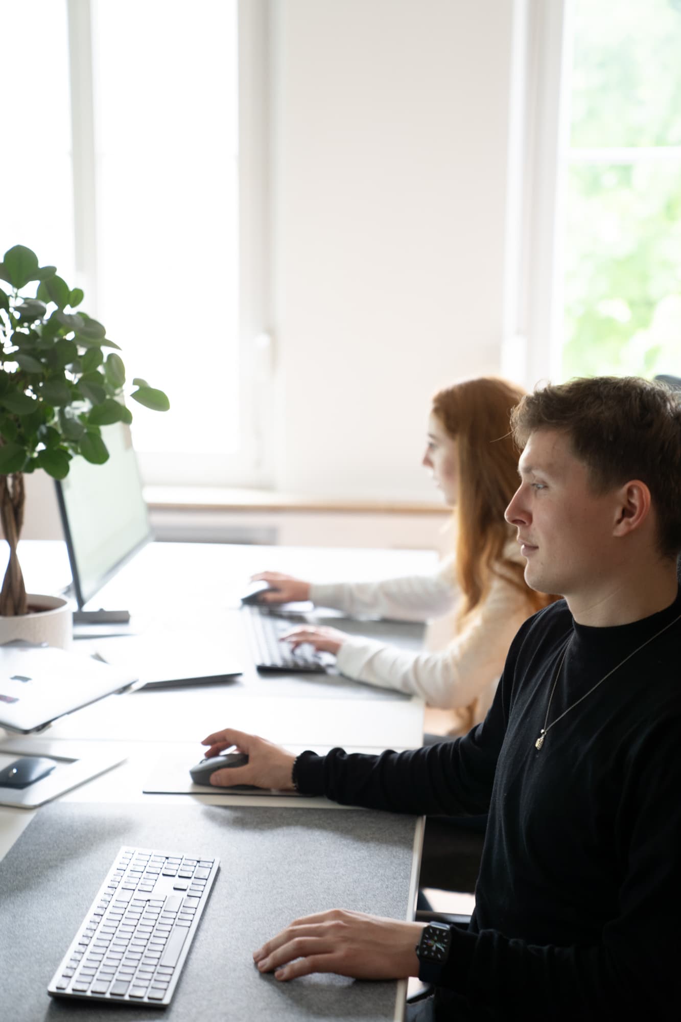 Judith und Felix bei der Arbeit